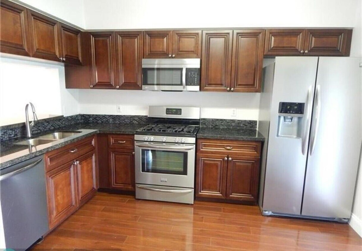 Foto del edificio - 8149 San Carlos Cir