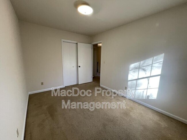 Building Photo - 16126 Clarence Ct