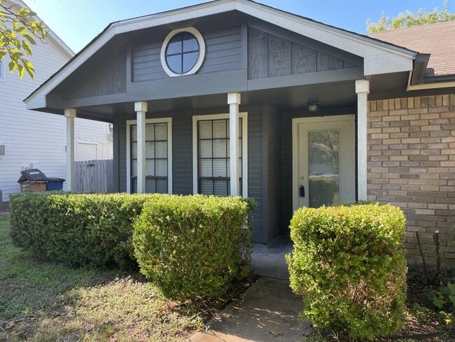 Building Photo - 1417 Charolais Dr