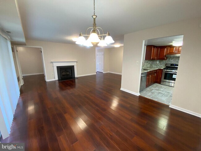 Building Photo - 802 Mountainview Dr