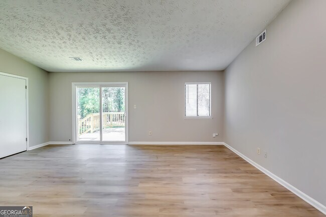 Building Photo - 6627 Bent Creek Dr