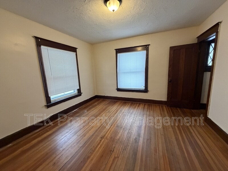 Foto del edificio - 172-174-174 Rosewood Terrace