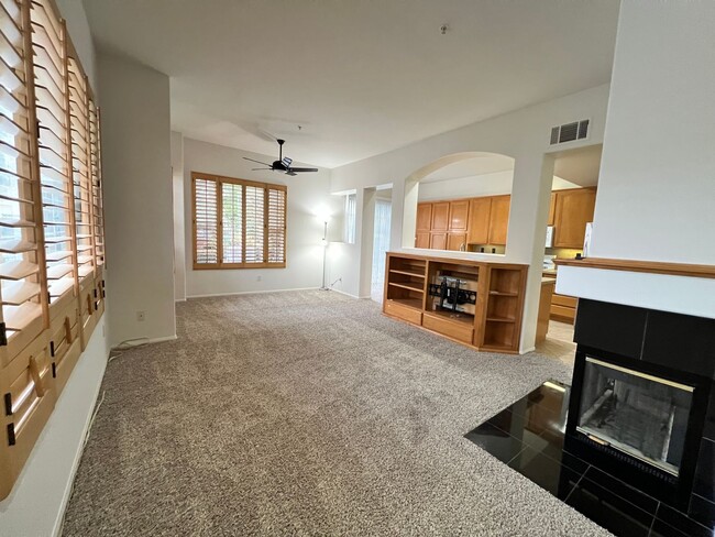 Building Photo - $500 OFF FIRST MONTH’s RENT! Tustin Del Ve...