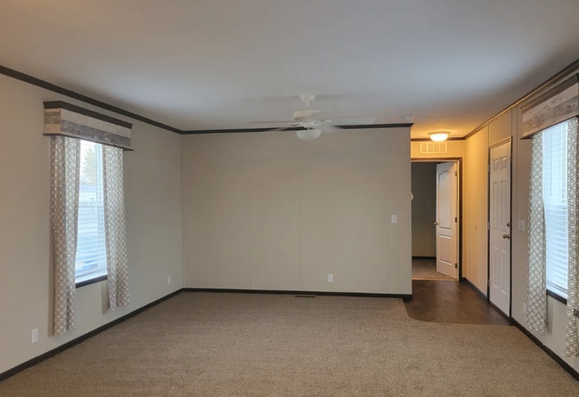 Building Photo - 9991 Southwinds Dr