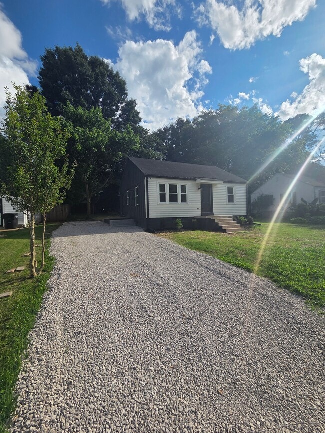 Building Photo - 118 Sunset Ln