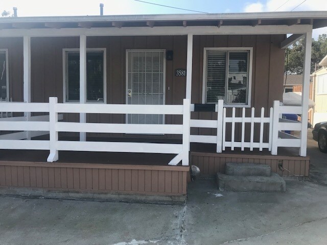 Primary Photo - 3581 Myrtle Ave