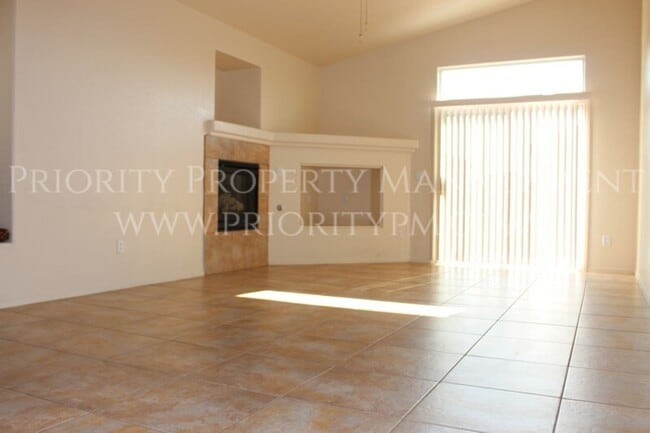 Building Photo - COMING SOON~~3 Bed ~ 2 Bath ~ 1600+ sq ft Single Story!