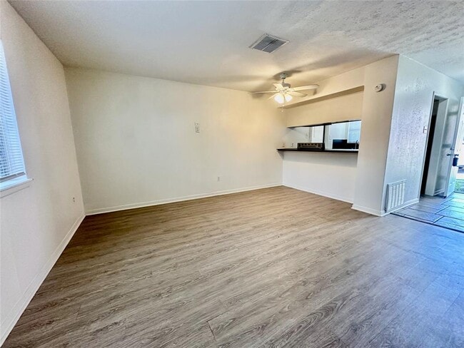 Building Photo - 811 Danna St
