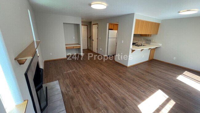 Foto del edificio - Updated 3 BD | 2.5 BA Home w/ Large Backya...