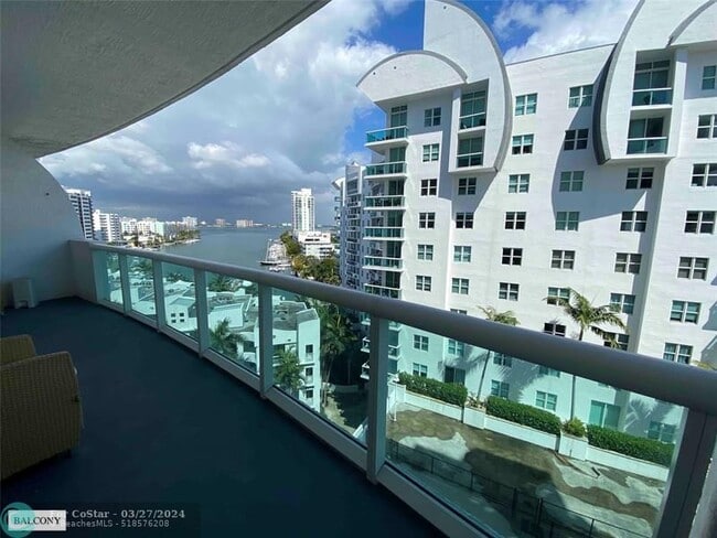 Building Photo - 7900 Harbor Island Dr