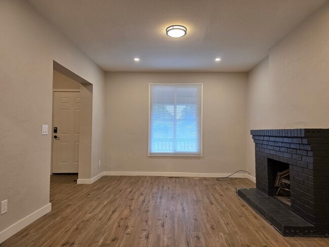 Building Photo - 4243 Umatilla St