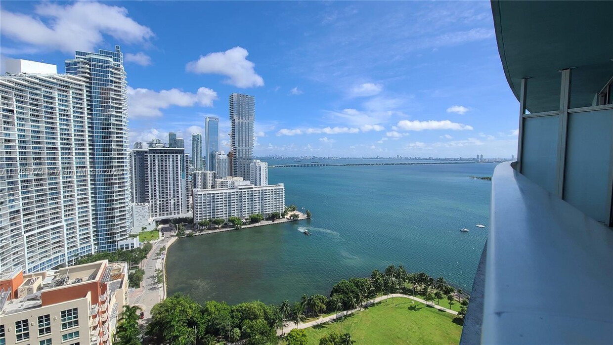 Primary Photo - 1900 N Bayshore Dr