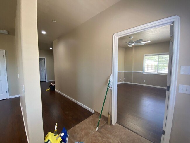 Foto del edificio - 2 Bed 2 Bath Apartment *UTILITIES INCLUDED*