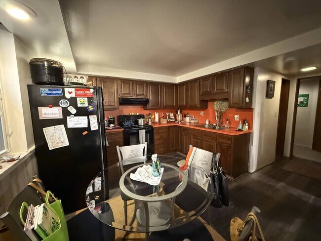 Building Photo - 811 S Fifth-811-05