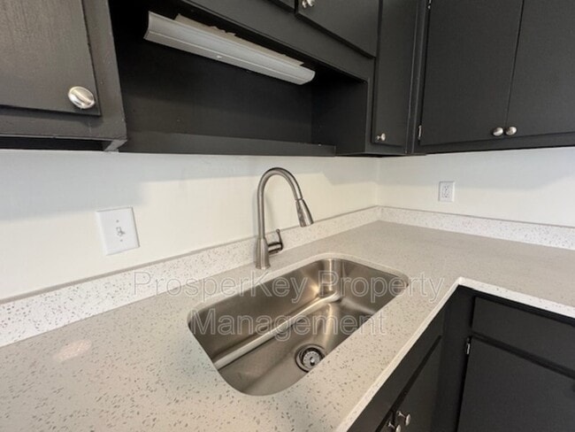 Building Photo - 4846 Maplewood Dr