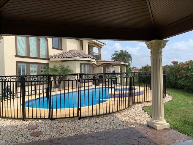 Building Photo - 3302 Los Lagos Dr