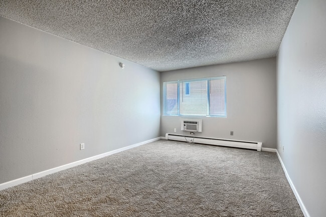 Un-renovated 1 Bedroom - The Holly