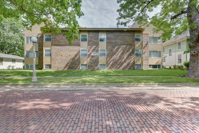 404 W High St Unit 2, Urbana, IL 61801 - Apartments in Urbana, IL ...