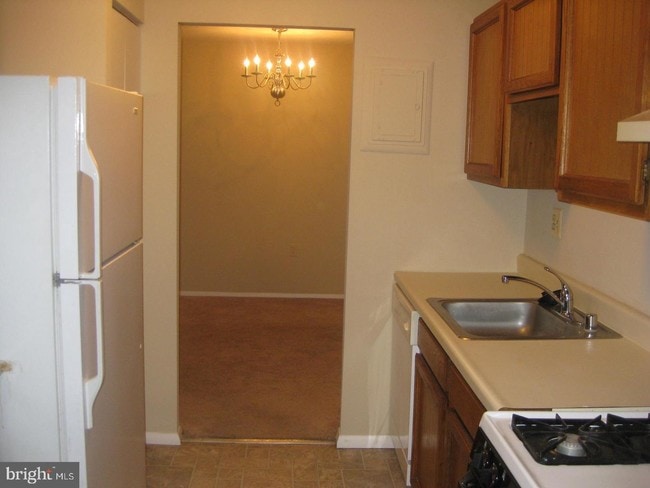 Building Photo - 5618 Bloomfield Dr