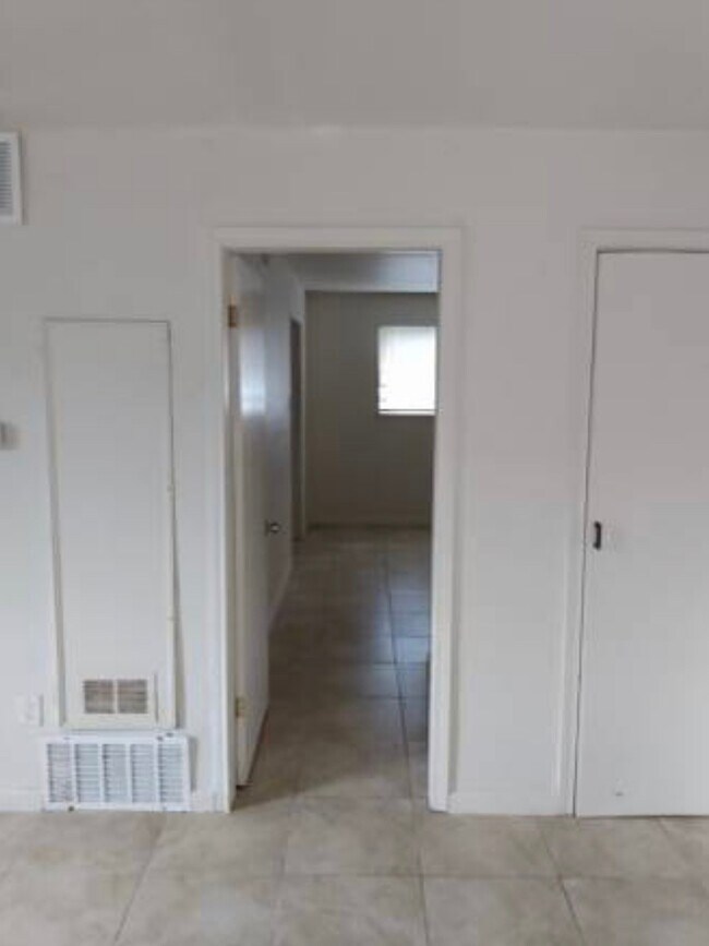 Building Photo - 1825 Bayou Rd