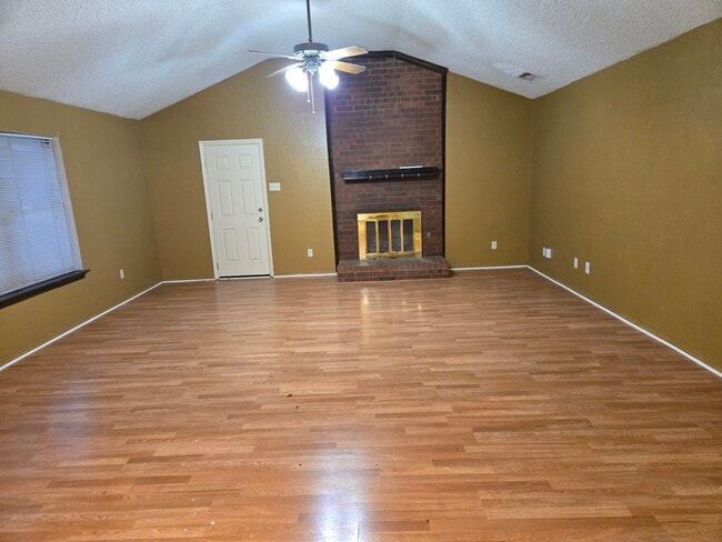 Foto del edificio - 313 Bryant Ln