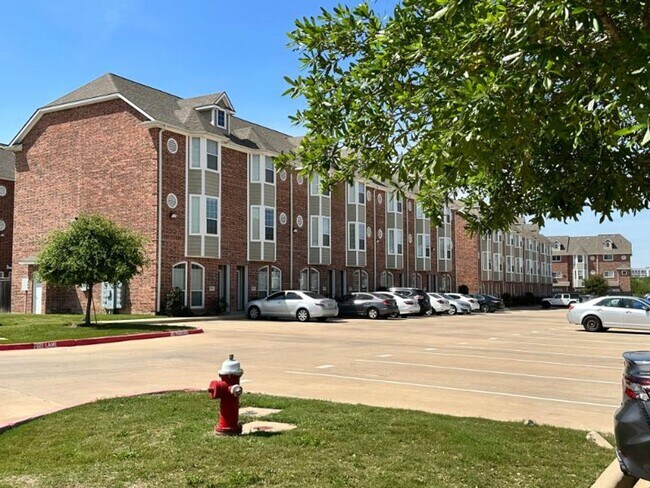 Foto del edificio - College Station - 4 bedroom - 4.5 bath in ...
