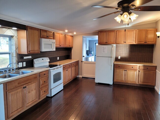 Foto del edificio - 8602 Fruit Rd