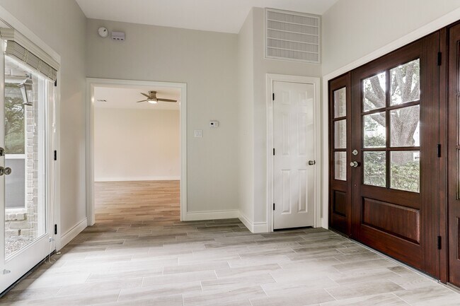 Building Photo - 1106 Ivy Wall Dr