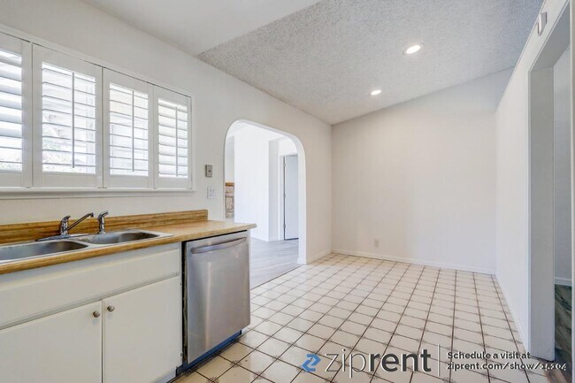 Building Photo - 1146 Ballard Ct