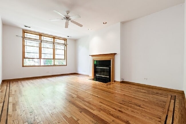 Building Photo - 4237 N Kenmore Ave