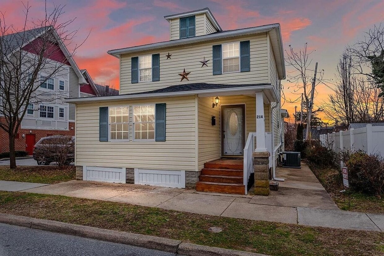 Primary Photo - Spacious 3 Bedroom, 2 Bathroom Single Fami...