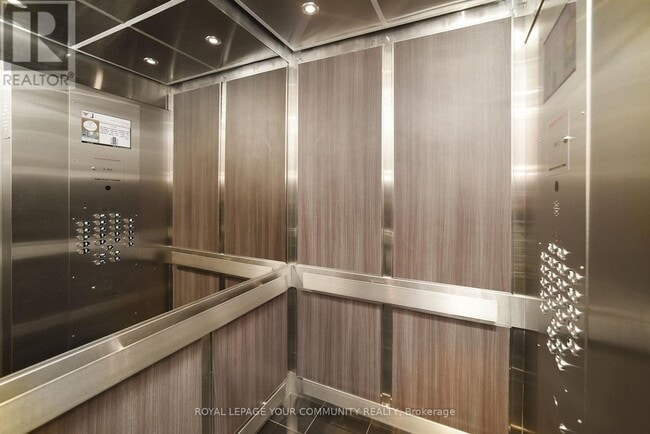 Building Photo - 1270 Maple Crossing Blvd