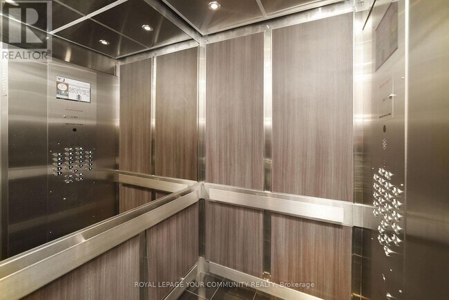 Photo du bâtiment - 1270 Maple Crossing Blvd