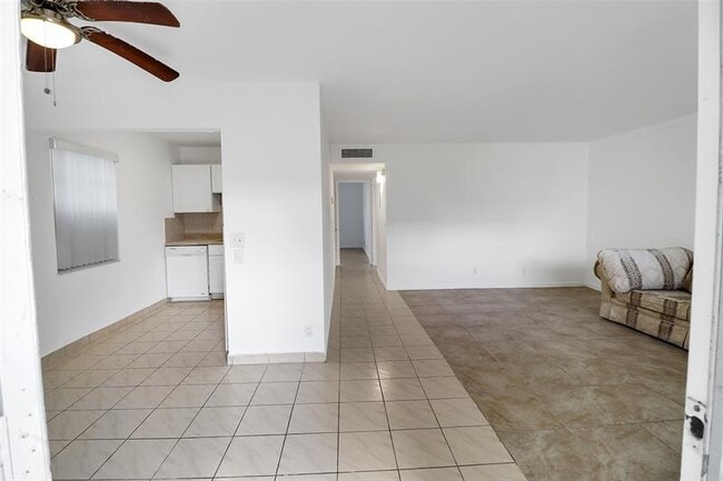 Foto del edificio - 580 Normandy Ln