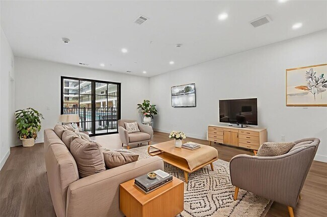 Building Photo - 4315 S Congress Ave