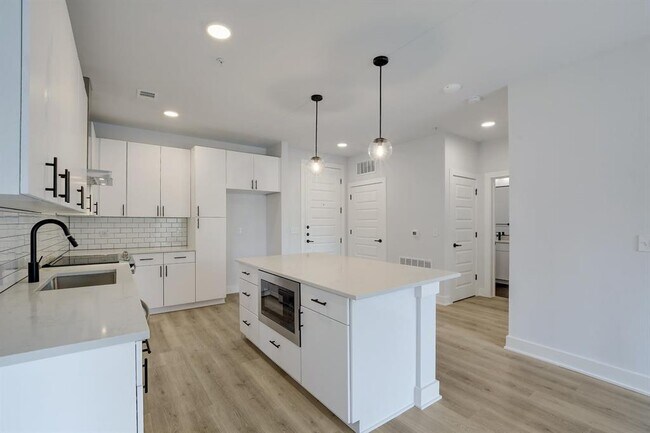 Building Photo - 3101 Govalle Ave