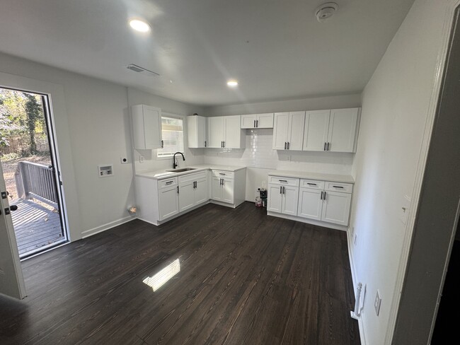 Foto del edificio - 2412 Forrest Park Rd SE