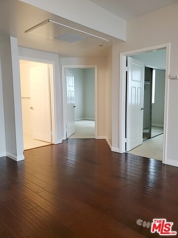 Foto del edificio - 1029 S Hobart Blvd