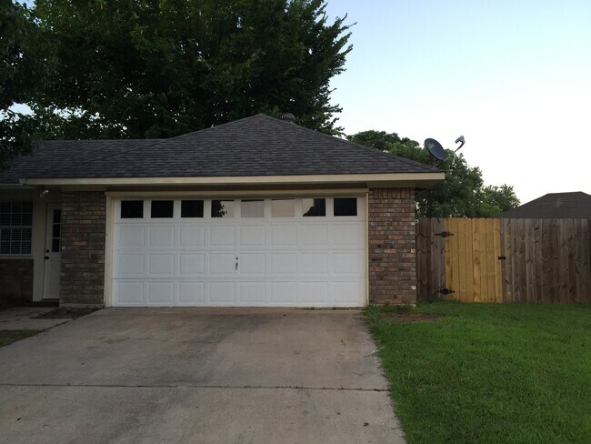 Building Photo - 5920 Stockwood St