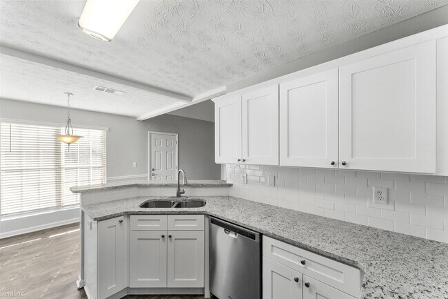 Building Photo - 4 br, 3 bath House - 196 Roosevelt Blvd