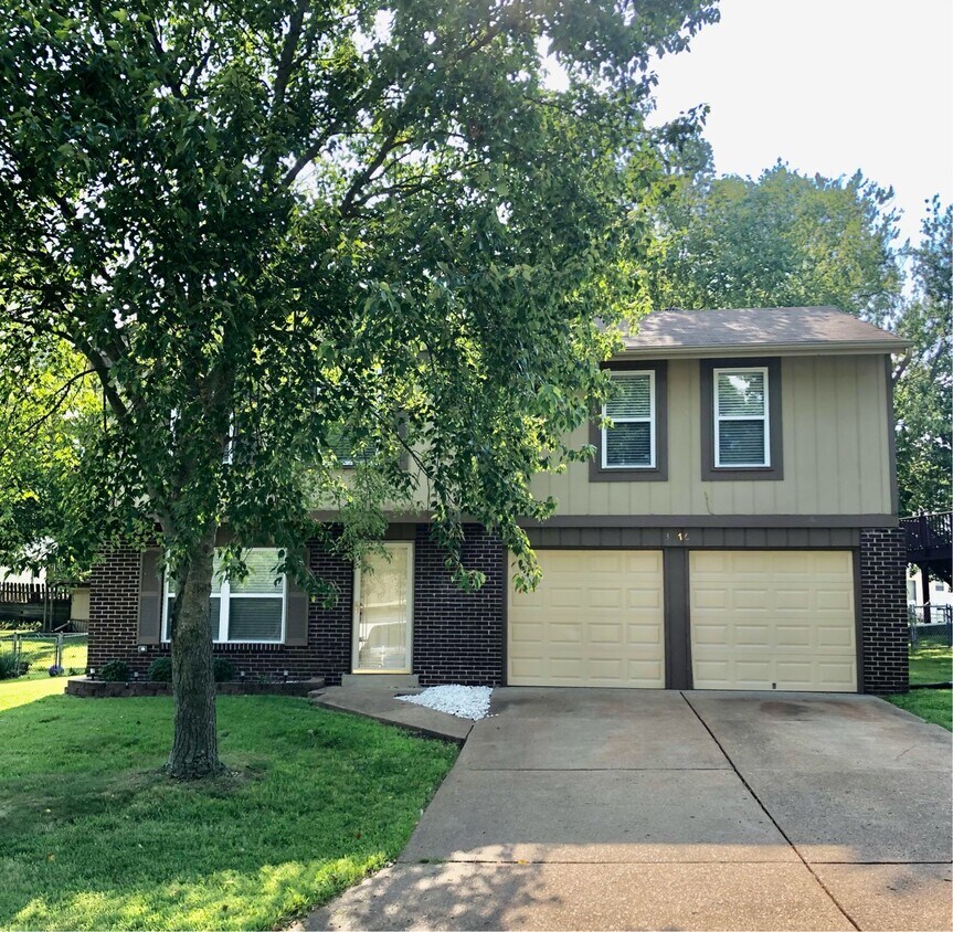 Primary Photo - 3176 Pinebrook Dr