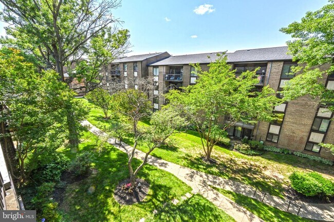 Foto del edificio - 9733 Kings Crown Ct