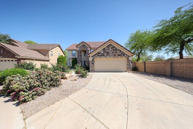 Building Photo - Introducing a stunning 4-bedroom, 2.5-bath...