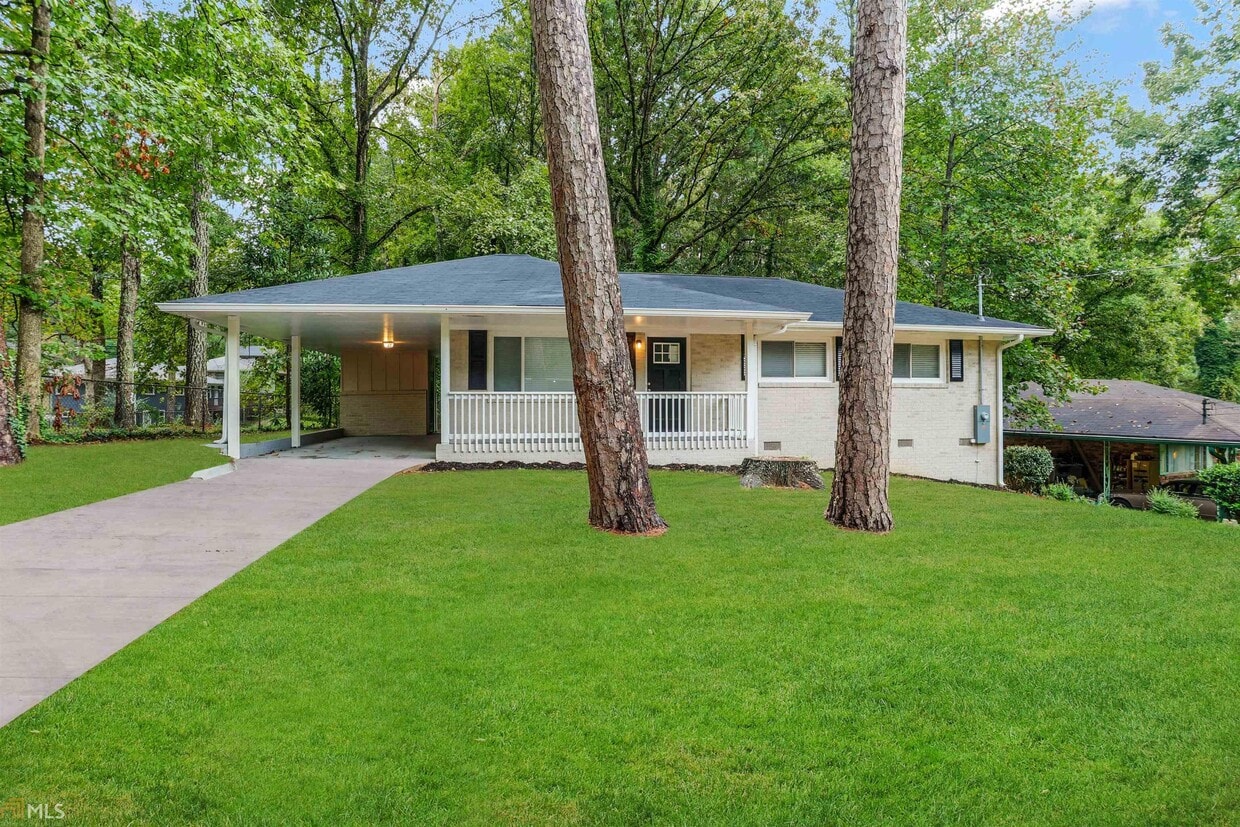 Primary Photo - 2185 Chinaberry Way SW
