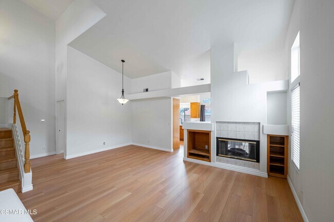 Foto del edificio - 140 Symphony Ln