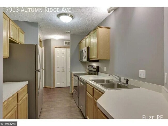 Foto del edificio - 7903 Autumn Ridge Ave