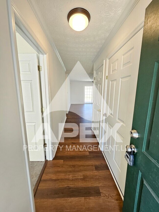 Foto del edificio - 8705 Trapper Ln