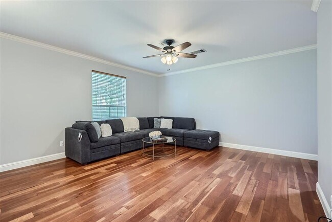 Foto del edificio - 1402 Parker Ln