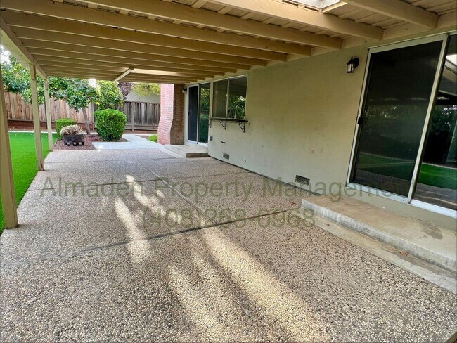 Foto del edificio - 1278 Oakglen Way
