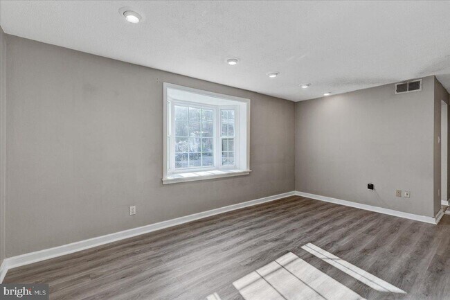 Foto del edificio - 822 S Arlington Mill Dr